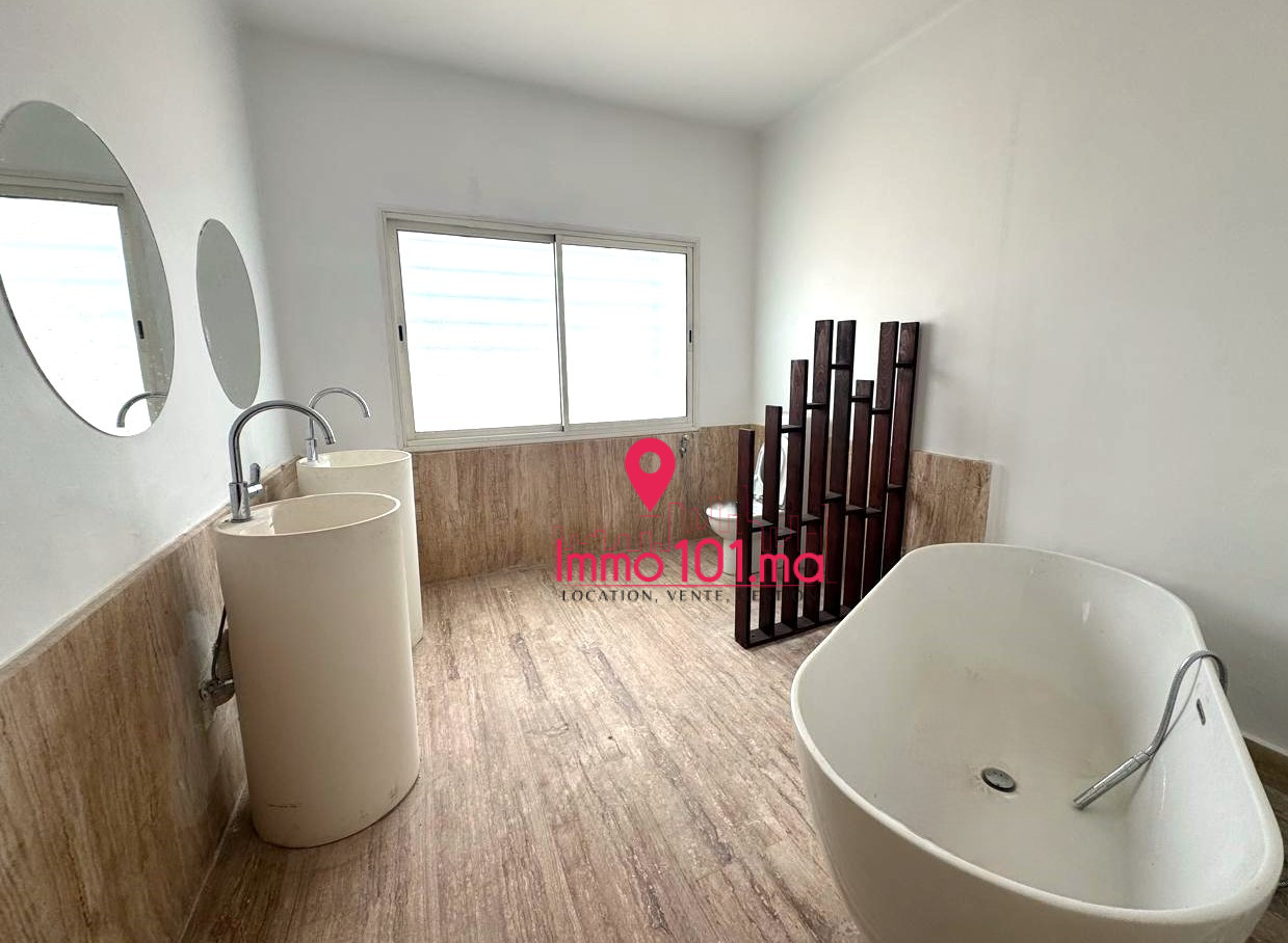Villa à vendre à Hay Riad AYV2133
